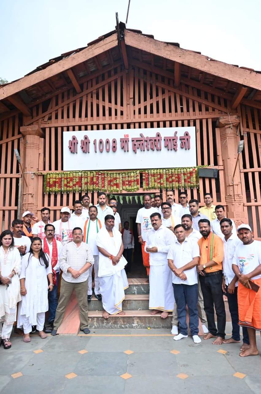 तिरंगा यात्रा के दूसरे दिवस माँ दंतेश्वरी की पूजा-अर्चना कर उप मुख्यमंत्री एवं वन मंत्री ने किया यात्रा का शुभारंभ