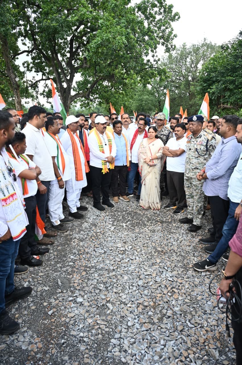 श्यामगिरी में शहीद पूर्व विधायक स्व. भीमा मंडावी को उप मुख्यमंत्री विजय शर्मा और वन मंत्री केदार कश्यप ने दी श्रद्धांजलि