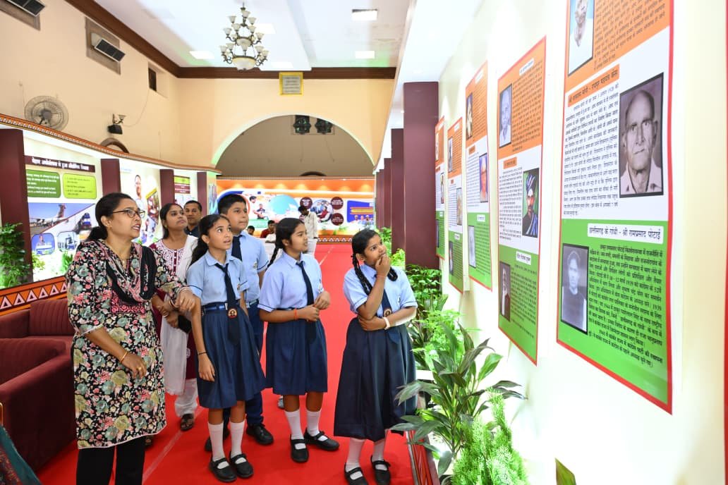 ‘वंदे मातरम्’ की 150 वर्षों की गौरवशाली यात्रा, सेनानियों के योगदान और सुशासन की उपलब्धियों का प्रदर्शन