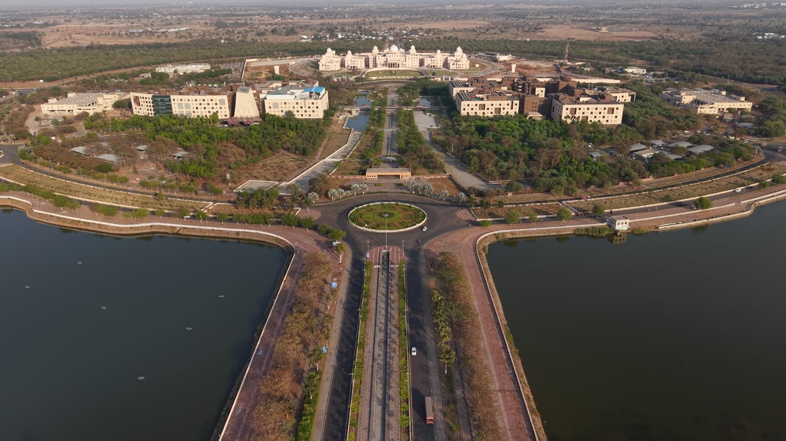 टेक्सटाइल से फार्मा और इलेक्ट्रॉनिक्स से MSME तक – भविष्य के उद्योगों की मजबूत होती नींव, हजारों युवाओं के लिए रोजगार के नए अवसर