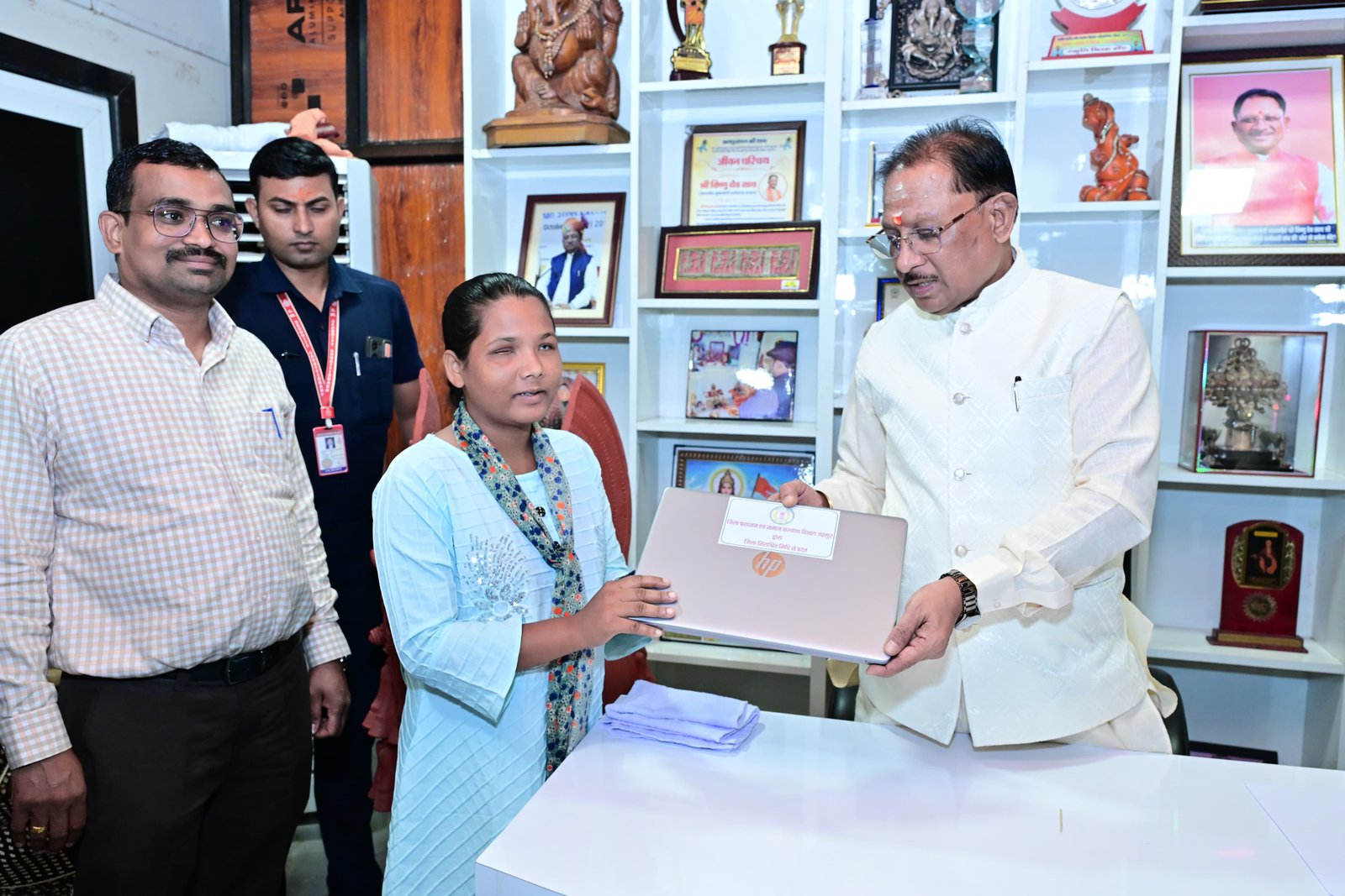 मुख्यमंत्री ने बढ़ाया हौसला- “शिक्षक राष्ट्र निर्माता होते हैं, मेहनत से अपने सपने को जरूर साकार करें”