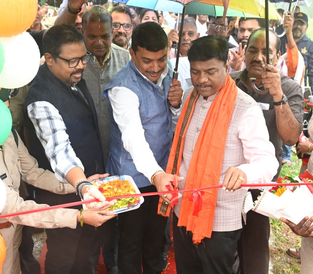 वन मंत्री केदार कश्यप ने किया 24.38 लाख रूपए की लागत से तैयार वुडन ब्रिज का लोकार्पण
