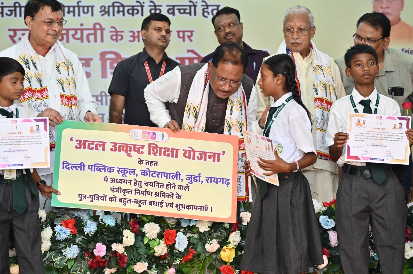 सुरक्षित श्रम, सामाजिक सुरक्षा, गुणवत्तापूर्ण शिक्षा, बेहतर स्वास्थ्य, सम्मानजनक रोजगार और डिजिटल सेवाओं का व्यापक विस्तार