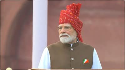 Independence Day 2026 : ‘देश अब छोटे सपनों से चलने वाला नहीं है’, लाल किले की प्राचीर से बोले PM मोदी, देखें लाइव