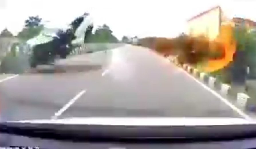 कैसे हुआ था अतीक अहमद के बेटे अबान की कार का एक्सीडेंट, एक्सक्लूसिव वीडियो आया सामने, यहां देखें आप भी