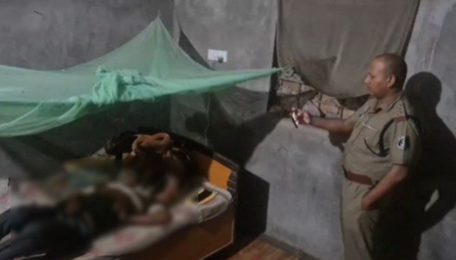 CG: बंद कमरे से 40 वर्षीय युवक का खून से लथपथ शव बरामद, पुलिस जांच में जुटी
