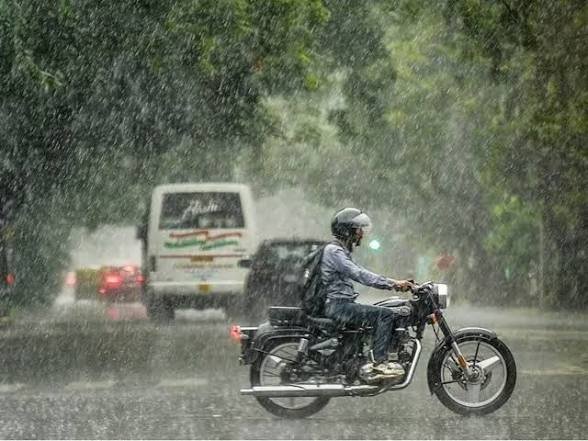 CG: बारिश का रेड और ऑरेंज अलर्ट, मौसम विभाग ने इन जिलों के लोगों को किया सावधान