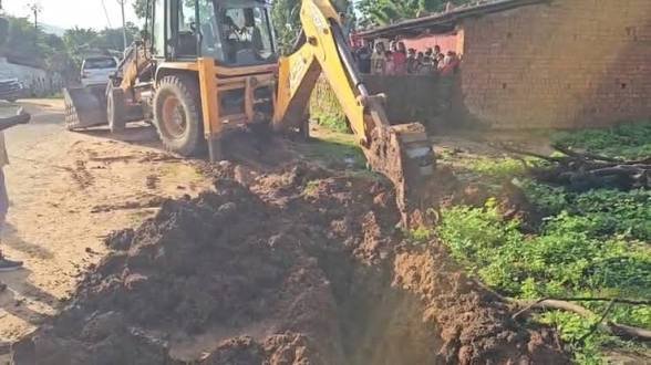 CG: पाइपलाइन जोड़ने का काम कर रहा मजदूर गड्ढे में दफन, जेसीबी ड्राइवर ने डाल दी मिट्टी, 4 दिन बाद मिली लाश