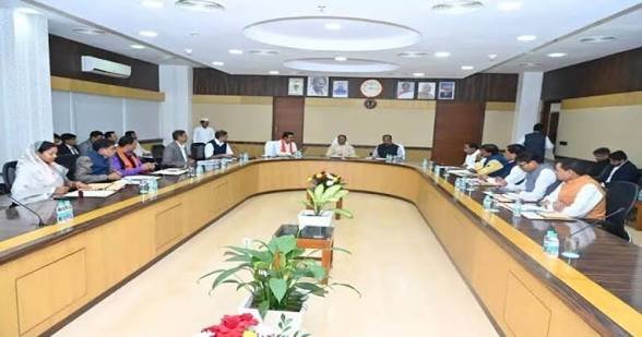 CG: CM विष्णु देव साय की अध्यक्षता में कैबिनेट बैठक शुरू, कई अहम फैसले पर लग सकती है मुहर