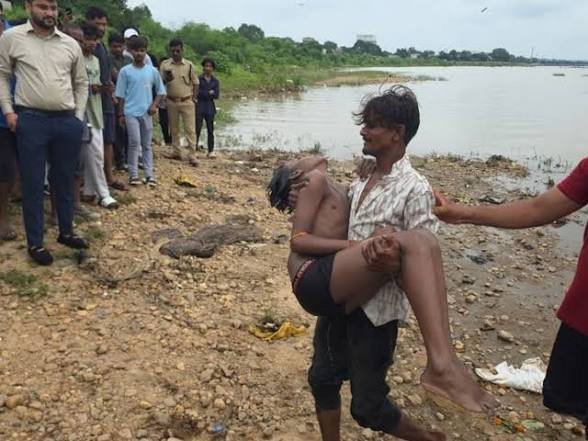 CG: नदी में नहाने गए 14 वर्षीय किशोर की गहरे पानी में डूबने से मौत, SDRF टीम ने निकाला शव