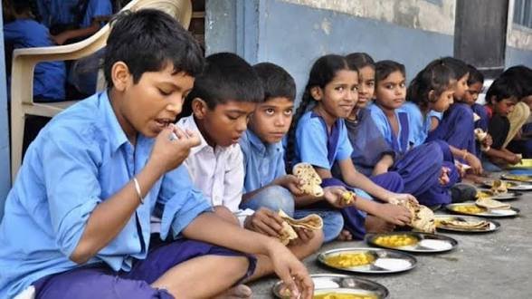 मिड डे मील में शाकाहारी बच्चों को भी परोसे जाएंगे चिकन बिरयानी? शिक्षा मंत्री ने दिया जवाब, जानिए कब से शुरू होगी ये योजना