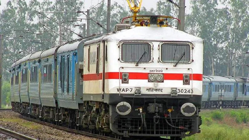 CG Railway Breaking : रेल यात्रियों की बढ़ेगी मुश्किलें, छत्तीसगढ़ से गुजरने वाली 18 ट्रेनें रद्द…