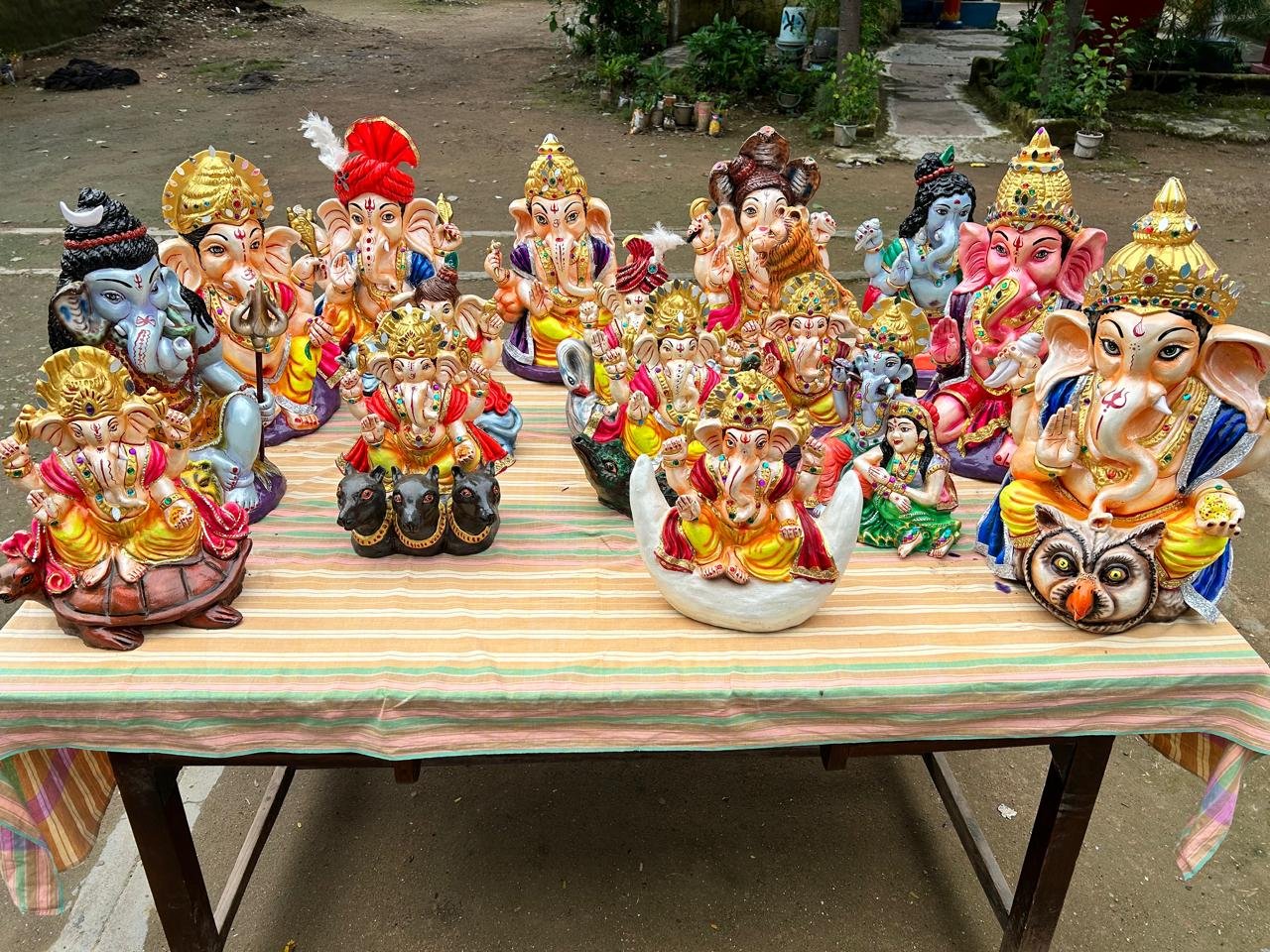 केंद्रीय जेल रायपुर में बंदियों ने मिट्टी से तैयार की 500 पर्यावरण-अनुकूल गणेश प्रतिमाएं