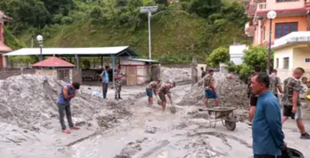 नेपाल बाढ़ में अब तक 1127 लोगों की मौत, 4800 से ज्यादा की तलाश अभी भी जारी