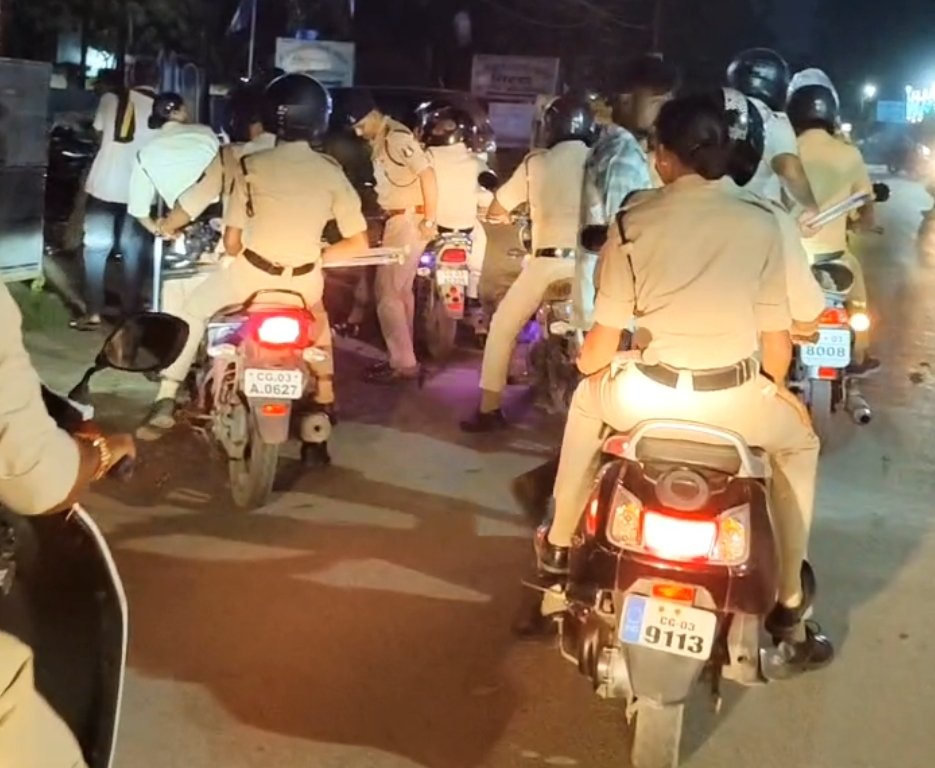 Korba : गणेशोत्सव को लेकर कोरबा पुलिस अलर्ट, शहर में बाइक पेट्रोलिंग कर गणेश पंडालों का लिया जायजा