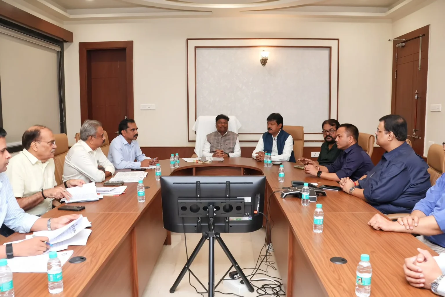 CG : साधारण बस किराए में 75% और डीलक्स में 30% बढ़ोतरी का प्रस्ताव, बस किराया बढ़ाने की मांग पर सरकार की बड़ी बैठक