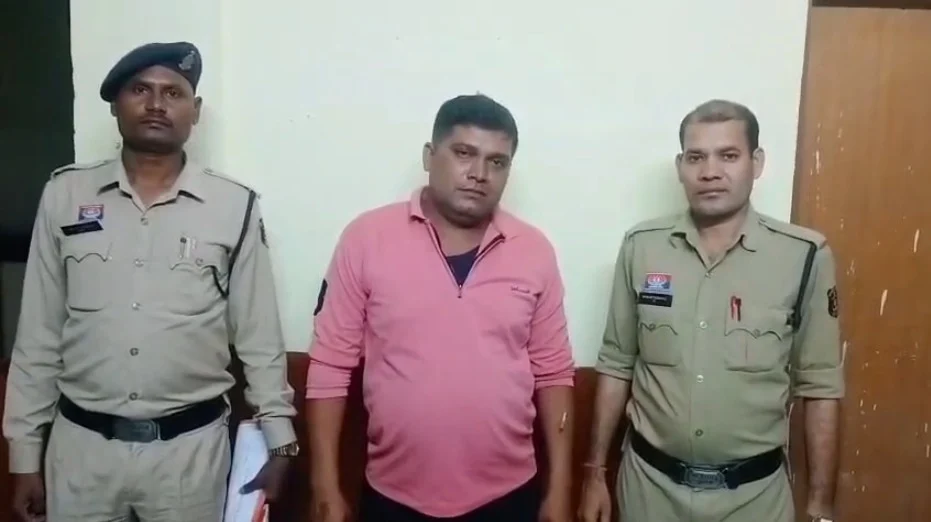 CG News : नगर पालिका कार्यालय में घुसकर कर्मचारी से मारपीट, पत्थर से सिर पर किया वार आरोपी गिरफ्तार