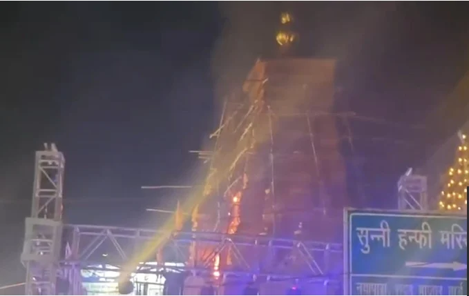 CG : आतिशबाजी के दौरान हुआ हादसा, माता दुर्गा पूजा पंडाल में लगी आग, मौके पर मची अफरा तफरी
