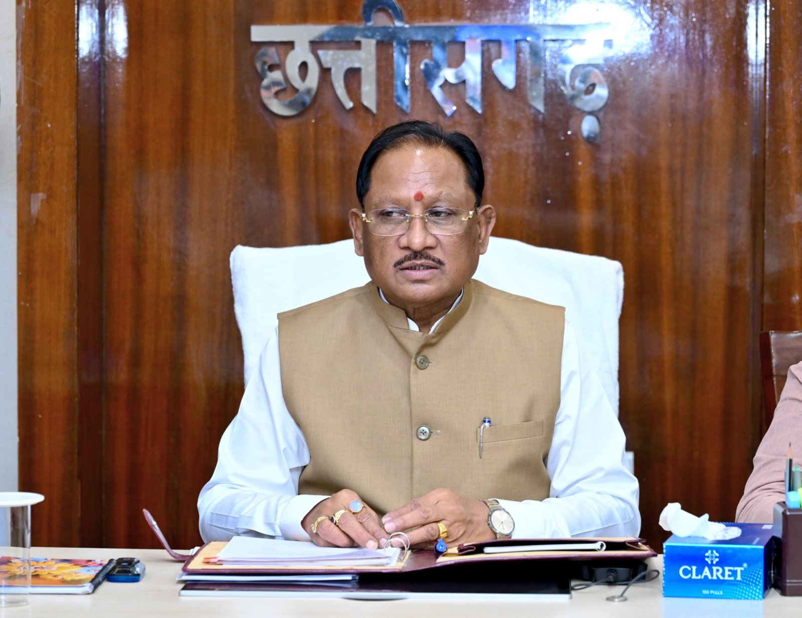 मुख्यमंत्री विष्णु देव साय की अध्यक्षता मे सिविल लाइन स्थित निवास कार्यालय में केबिनेट की बैठक प्रारम्भ