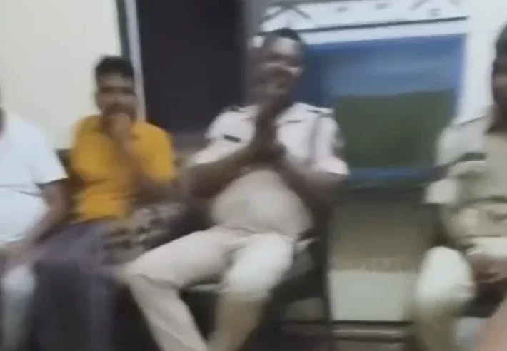 CG News : पुलिस पर मारपीट और बदसलूकी के आरोप, माफी मांगते जवान का वीडियो वायरल