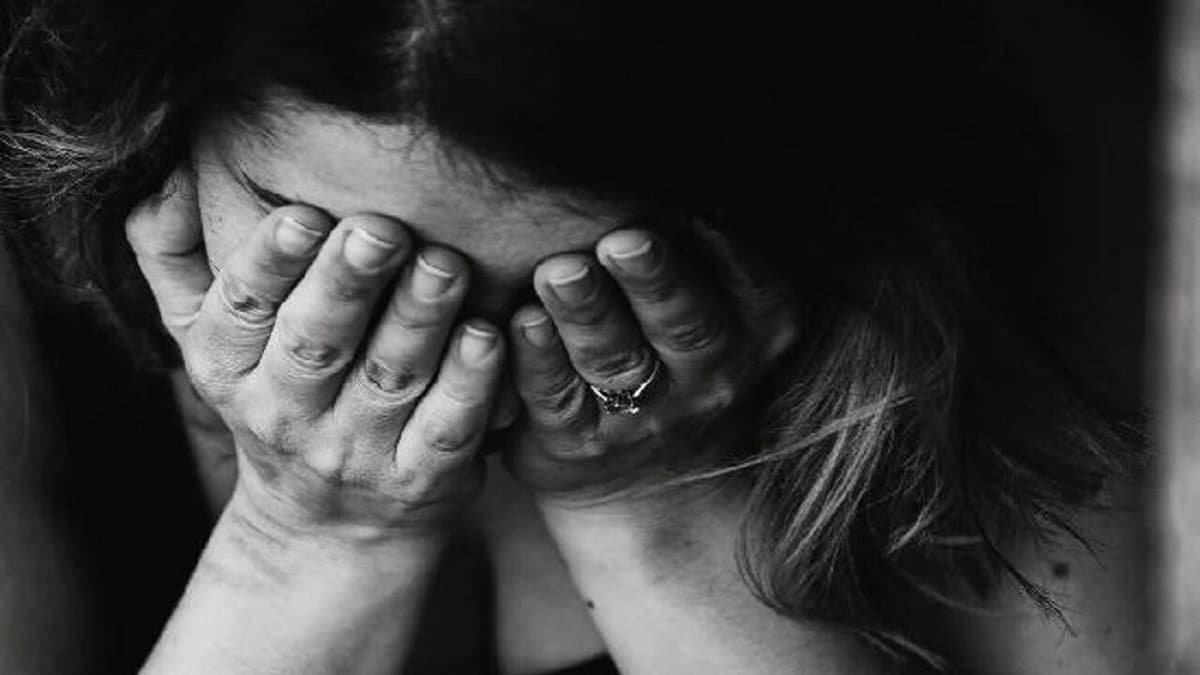 हैवानियत की हदें पार! पत्नी के प्राइवेट पार्ट में पति ने डाली लौकी, थाने पहुंची महिला की आपबीती सुन पुलिस भी रह गई दंग