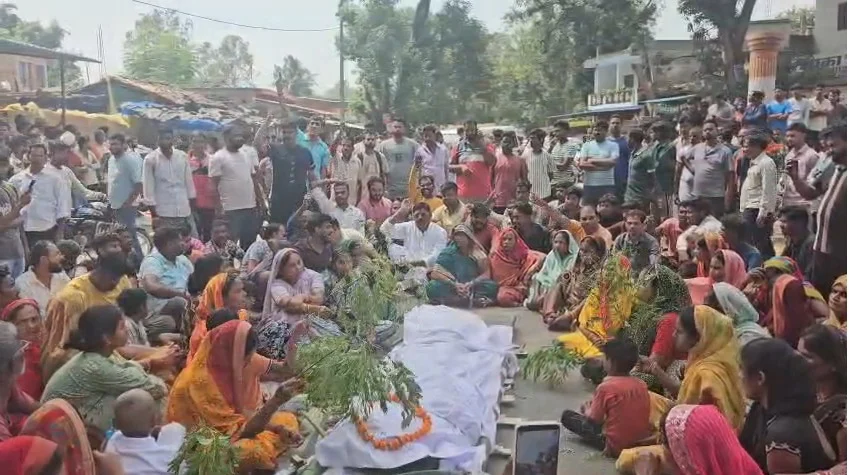 CG News : CAF जवान की मौत पर बवाल, परिजनों ने शव सड़क पर रखकर जांच की मांग की, जानिये परिजन डिमांड