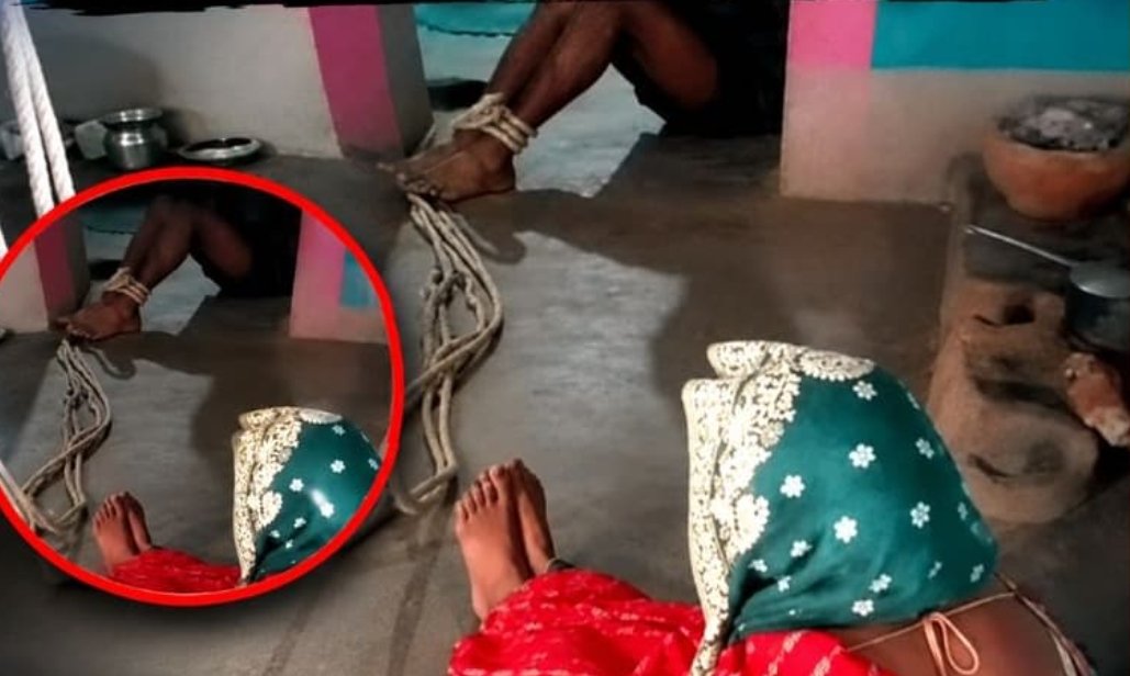 आधीरात शादीशुदा प्रेमिका से मिलने पहुंचा युवक! परिजनों ने दोनों को इस हाल में पकड़ा, सोशल मीडिया पर वीडियो वायरल