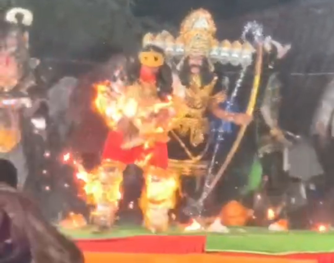 छत्तीसगढ़ में लाइव रामलीला के दौरान भड़की आग हनुमान समेत कई कलाकार झुलसे, मच गई अफरा-तफरी, देखें वायरल वीडियो